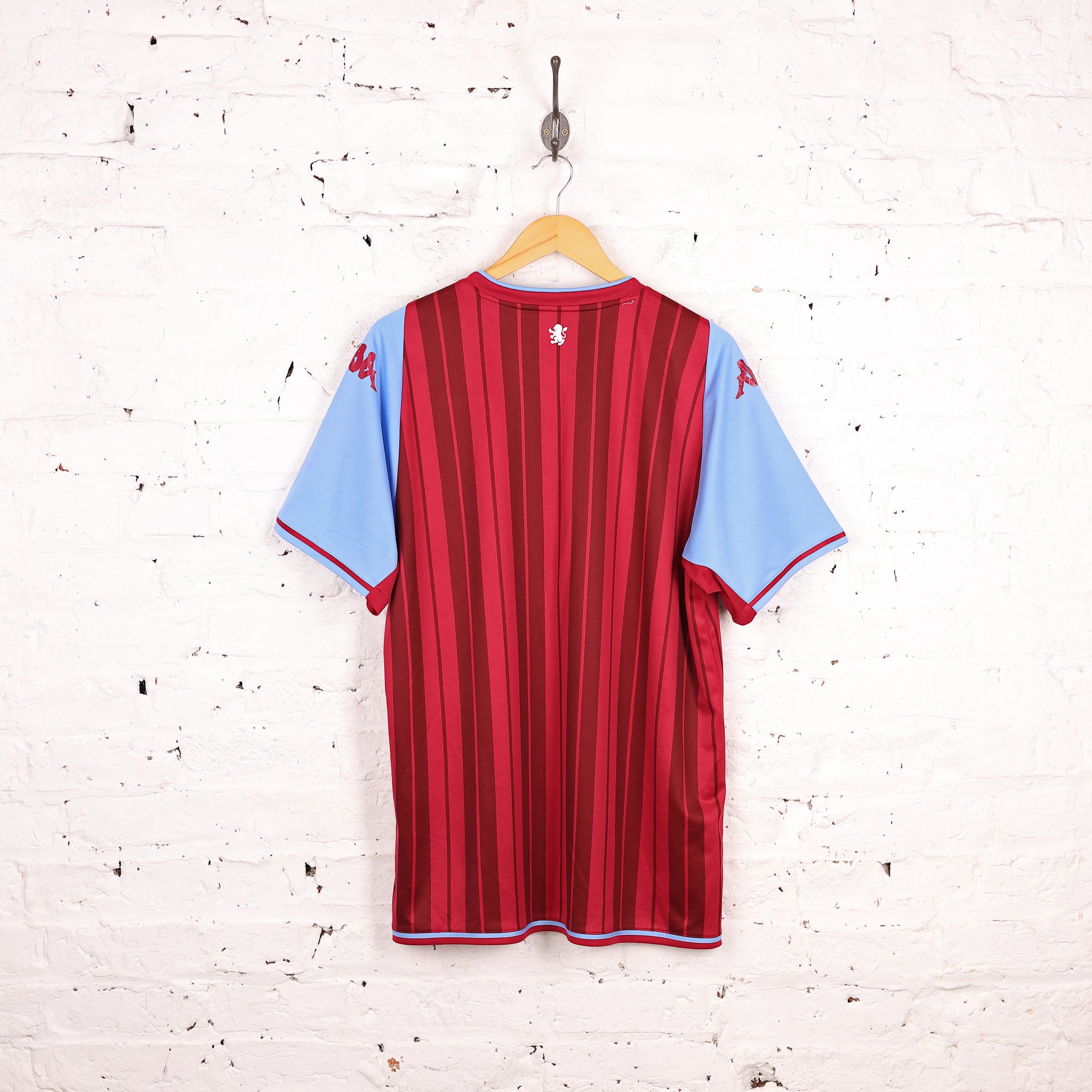 Kappa présente le nouveau maillot domicile d'Aston Villa Kappa présente le nouveau maillot domicile d'Aston Villa