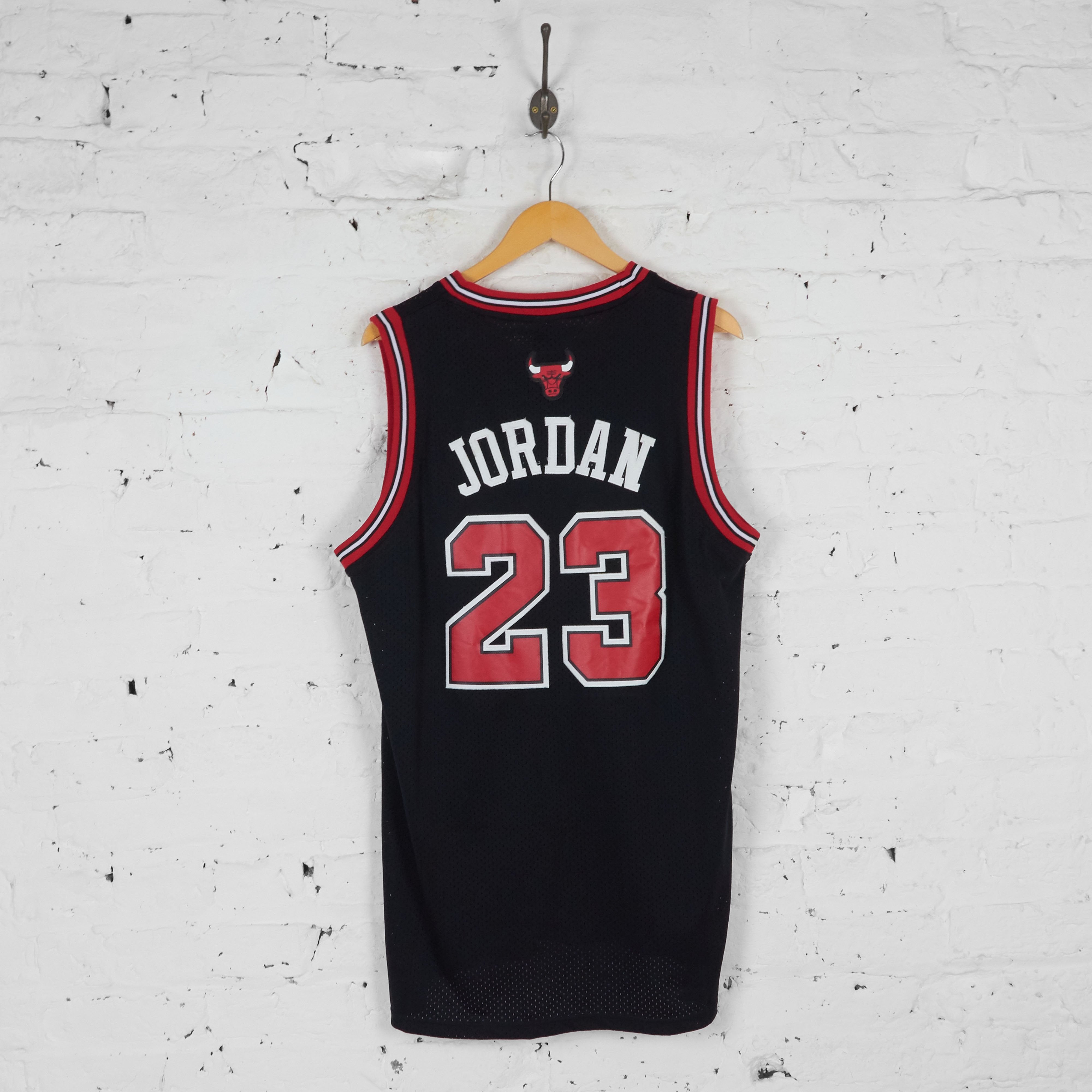 BLACK CHICAGO BULLS 23 BASKETBALL JERSEY –